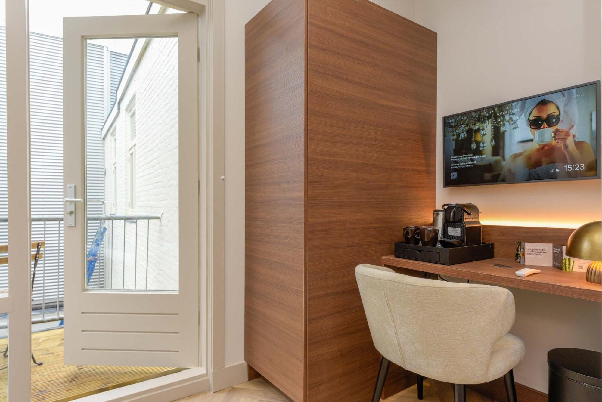 With Single Beds And Balcony Herberg *
