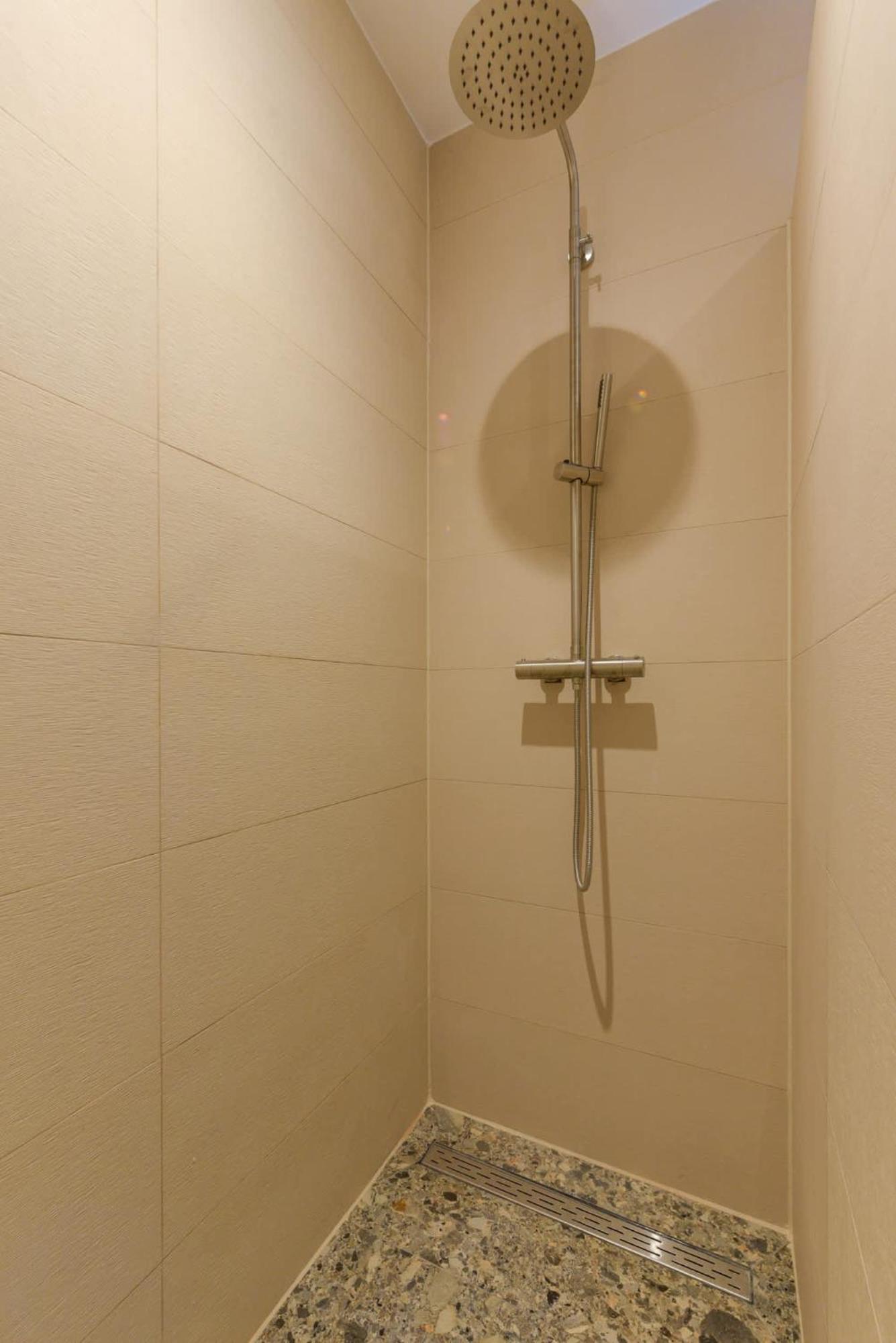 With Single Beds And Balcony Herberg Den Haag